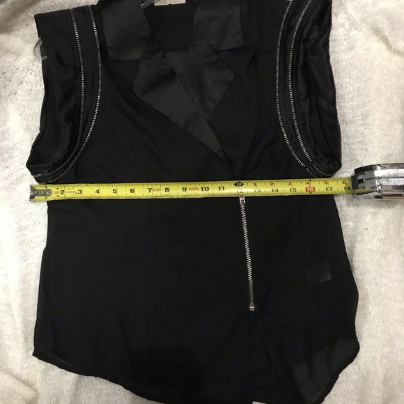 BLVD Vest with Zippers details - Picture 12 of 16